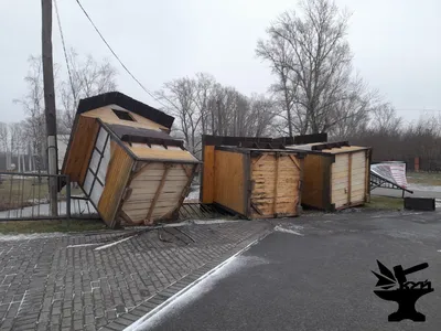 Ураган в Караганде: затопило улицы, сорвало кровлю, повалило деревья