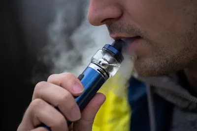 2 popular vape flavors may increase inflammation in brain, lungs