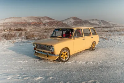 Сравнение Lada (ВАЗ) 2101 и Lada (ВАЗ) 2102 по характеристикам, стоимости  покупки и обслуживания. Что лучше - Лада 2101 или Лада 2102