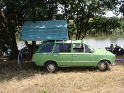 VAZ -2102 Zhiguli Ist Ein Sowjetisches Hinterradantriebauto Mit Einem  Stationswagenkasten Redaktionelles Stockbild - Bild von meilenzahl, marke:  169941494