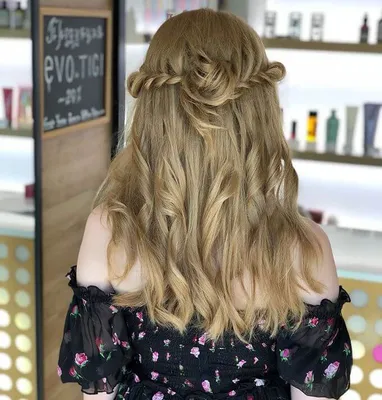 Вечерние прически на средние, длинные и короткие волосы | Geflochtene  frisuren, Flechtfrisuren, Dirndl frisuren flechten