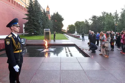 В Гродно подростки залили Вечный огонь напитком и выложили видео в интернет  – почему так произошло и