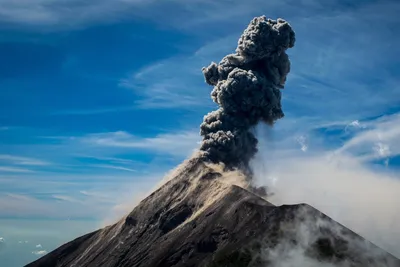 Извержение самого активного вулкана Убинас: что происходит на улицах Перу -  Чемпионат