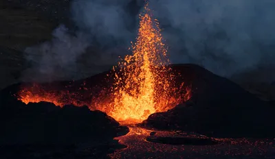 На юго-западе Исландии началось вулканическое извержение