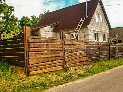 Забор из горбыля - особенности материала, установка