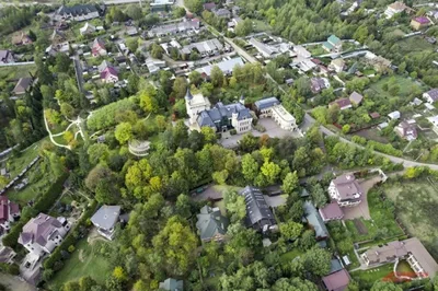 Барецкий заявил, что переименует деревню, в которой купил замок Пугачевой -  РИА Новости, 28.04.2023
