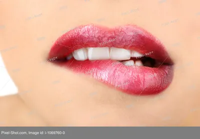 Мультяшные женские губы - 64 фото