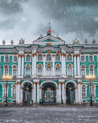 Зимний дворец с Дворцовой площади. Эрмитаж. Фото Санкт-Петербурга